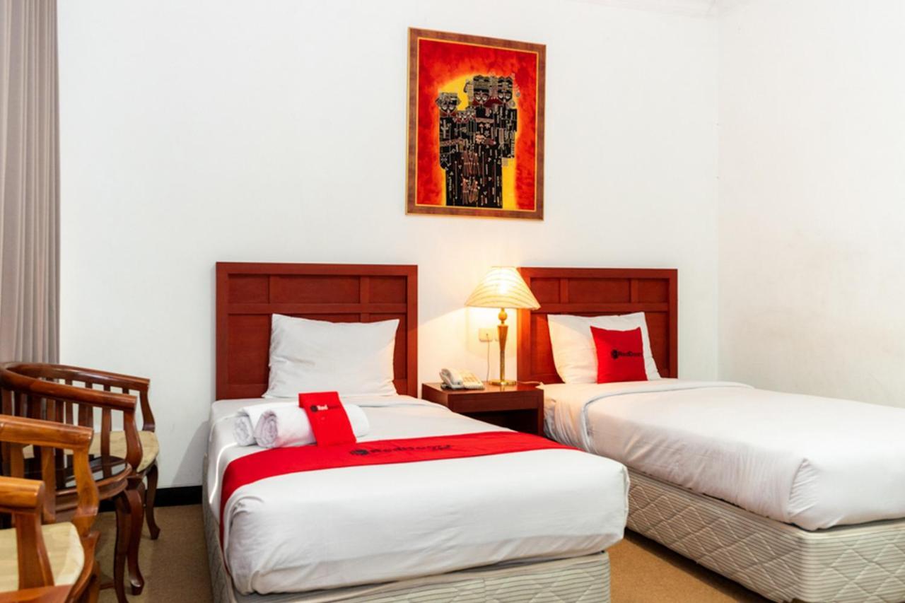 Reddoorz Plus Syariah Near Java Supermall Semarang 2 Екстер'єр фото